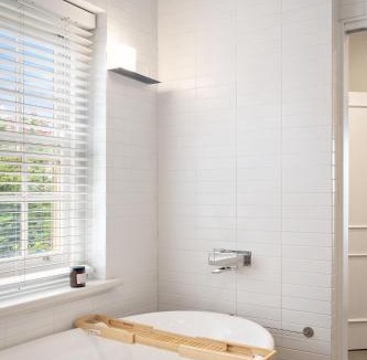 Kew House | Charming Red Brick Estate in Kew 5BR & Playhouse