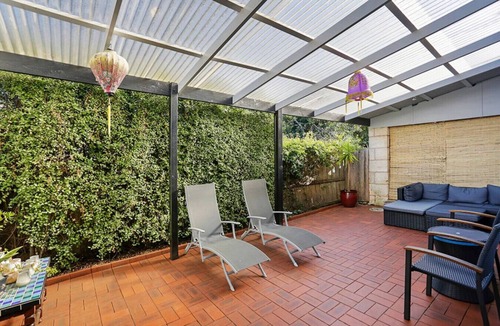 Warrnambool House | Charming spacious home with bay views close to CBD