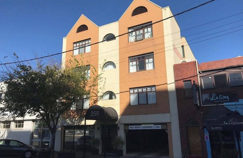Adelaide Central Business District Apartment | Charming Studio - Adelaide CBD - WiFi - King bed