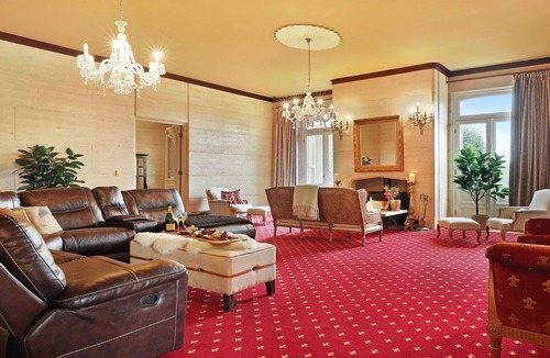 Bowral House | Chateau Bowral – Luxury Southern Highlands Estate with Poolhouse