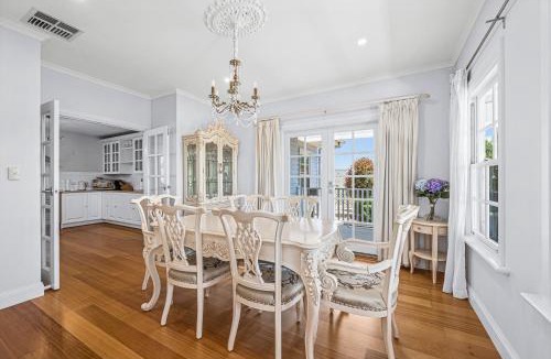 Aldinga House | Chateau On Vines - Aldinga - C21 SouthCoast Holidays