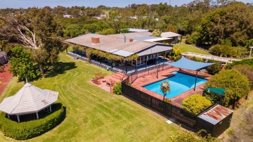 Eagle Point House | Chenu Lakeside Homestead