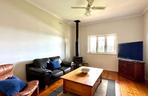 Beechworth House | Cherry Blossom Cottage - Beechworth-Getaways