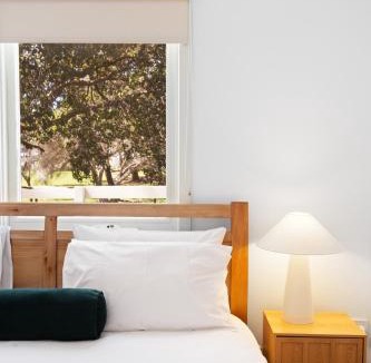 Silverleaves House | Cherry Retro at Silverleaves - Walk to the Beach