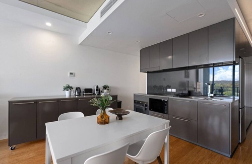 Lyneham Apartment | Chic 1-Bed Apartment Near Canberra’s Bustling CBD