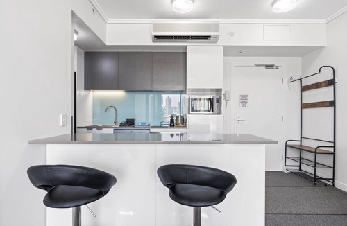 Fortitude Valley Apartment | Chic 1 Bed Inner-City Retreat with Pool and Views
