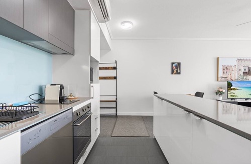 Fortitude Valley Apartment | Chic 1 Bed Inner-City Retreat with Pool and Views