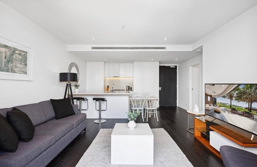 Fortitude Valley Apartment | Chic 1-Bedroom Apartment with Pool