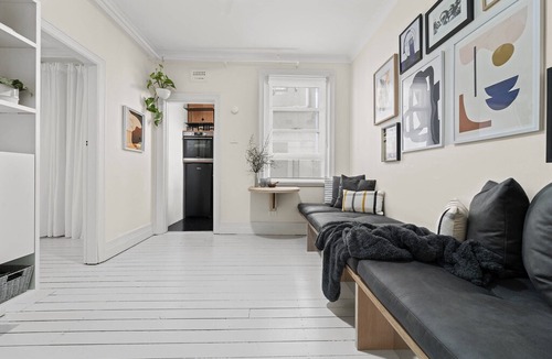 Kings Cross Apartment | Chic 1BR Modern Art Deco Apartment in Potts Point