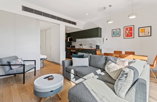 St Kilda Apartment | Chic 2-Bed Apartment in Vibrant St Kilda
