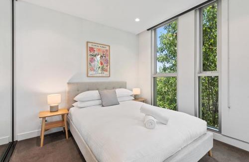 South Yarra Apartment | Chic 2-Bed with Free Parking in South Yarra