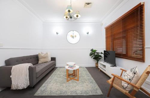 North Melbourne House | Chic 2BR Home with Backyard - Steps from Queen Vic Market