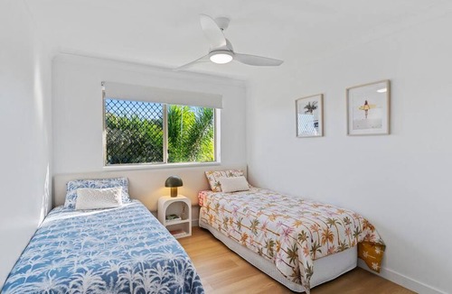Mermaid Beach Apartment | Chic 2BR Oasis Turtle Beach Resort Gold Coast