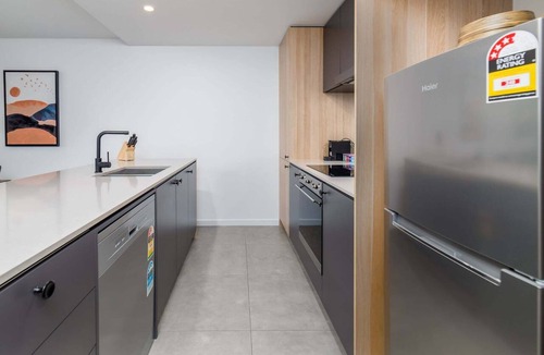 Braddon Apartment | Chic 3-Bed in Central with Pool, Sauna and Gym