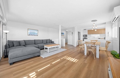 Manly Apartment | Chic 4-Bed Townhouse with Ocean Views