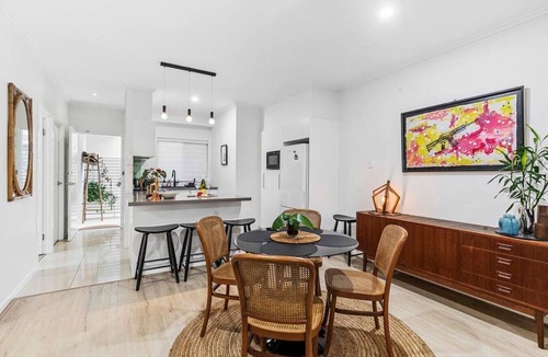 Hawthorne Apartment | Chic Apt | Private Garden + Big Balcony