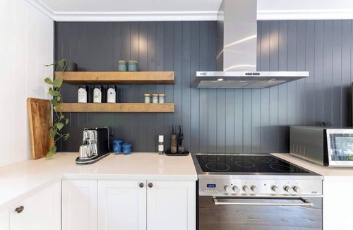 Patonga House | Chic Beach Cottage with Pool and Spa