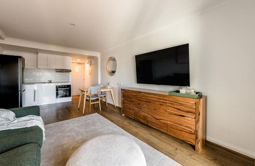 Battery Point Apartment | Chic & Central - Battery Point Apartment & Carpark