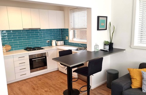 Saint Kilda South Apartment | Chic central St Kilda 2 bed 8 mins walk to beach