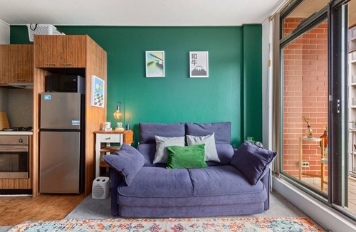 Chippendale Apartment | Chic Inner-City 1 Bedroom with Balcony