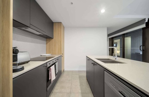 Braddon Apartment | Chic Inner-City 2-Bed Abode with Pool, Gym & Sauna