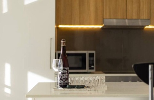 Kelvin Grove Apartment | Chic Modern Retreat: 1BR Apt w/pool@Kelvin Grove
