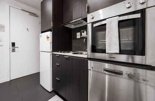 South Yarra Apartment | Chic South Yarra Studio - Free Gym & Wifi