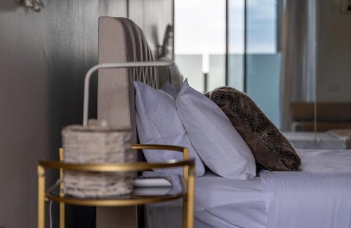 South Yarra Apartment | Chic South Yarra Studio - Free Gym & Wifi