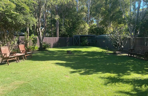 Bonny Hills Apartment | Chic studio in fabulous Bonny Hill close beaches cafes and restaurants.