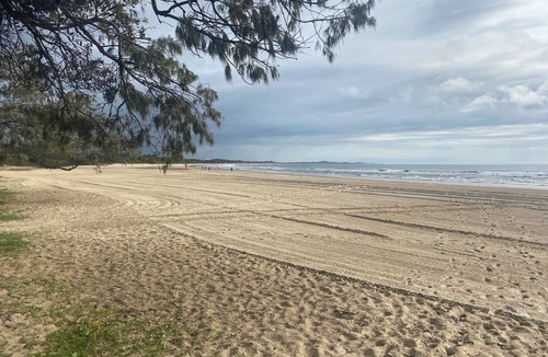 Bonny Hills Apartment | Chic studio in fabulous Bonny Hill close beaches cafes and restaurants.