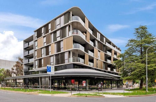 Braddon Apartment | Chic Sun-Filled Braddon Studio in Prime Location!