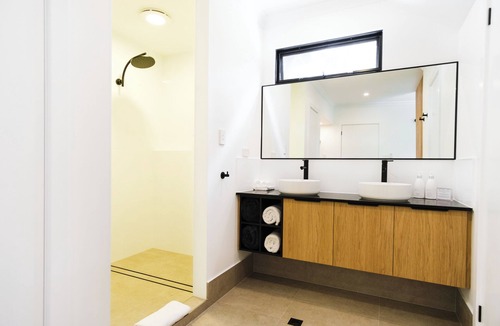Shadforth Hotel | Chimes Spa Retreat