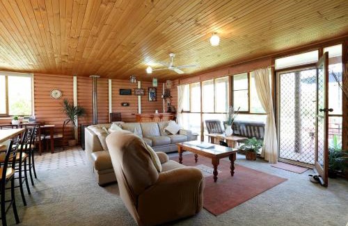 White Beach House | Chloes Cabin Accommodation