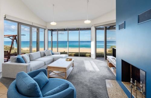 Apollo Bay Villa | Chocolate Gannets - Seafront Villa with full ocean views, 50meters from beach