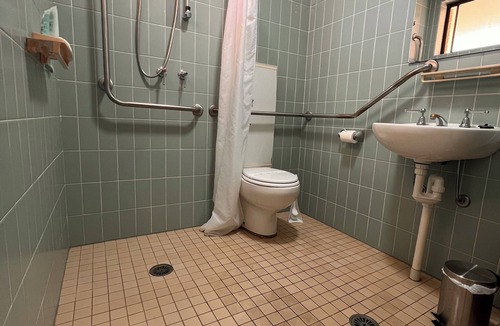 Dubbo Hotel | Christine Griffiths Units