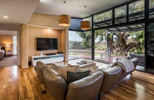 Yallingup Siding House | Cinque Stelle - Vineyard Views & Country Serenity