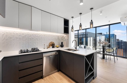 Adelaide Central Business District Apartment | City sky view self service apartment free parking