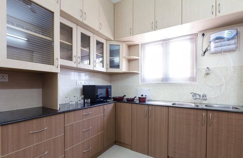 Alwarpet Apartment | City View - Queen Room