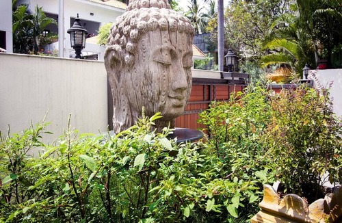 Alwarpet Apartment | City View - Queen Room