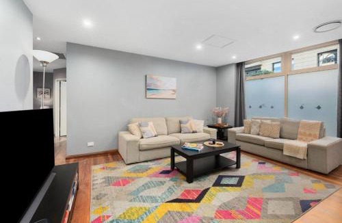 Pyrmont Apartment | Cityline Haven - Harbourside Living with City Energy