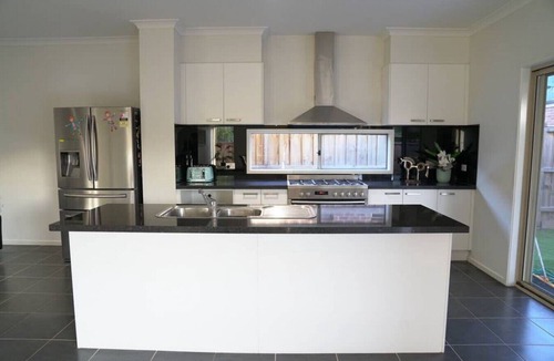 Williams Landing House | Classic 6BRM House in Williams Landing Diadem Melbourne