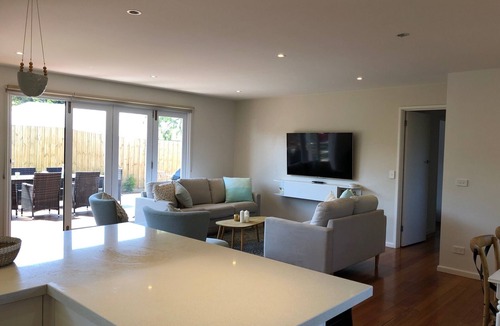 Barwon Heads House | Classic central Beach House, walking distance to everything