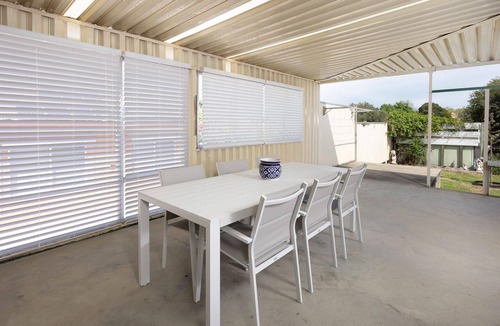 South Albury House | Classic Chic on Olive - Chic two bedroom apartment close to the city centre