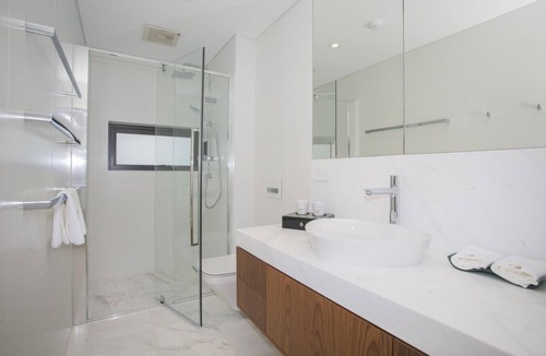 Perth Central Business District Hotel | Classic King Room - Quinn’s Botany Boutique K03