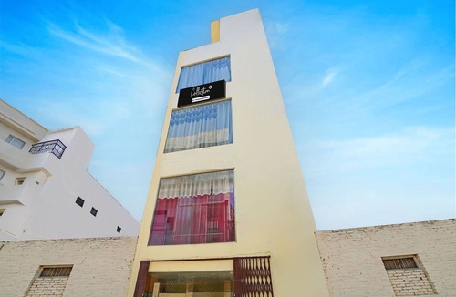 Civil Lines House | Classic Prayagraj Bus Stop Sonica Gold