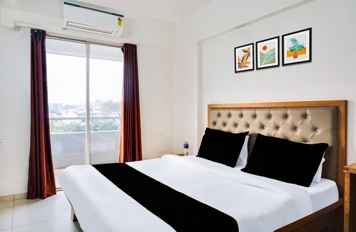 Pune House | Classic With Balcony Landmark Regency