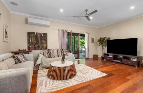 Wellington Point House | Classy Resort Feel Home