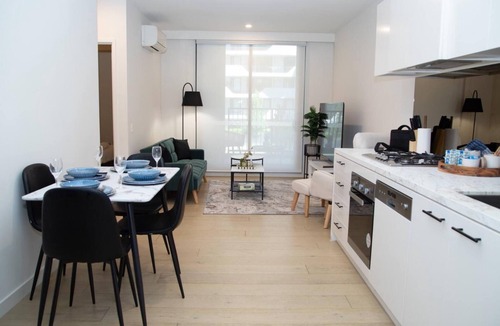 Clayton Apartment | Clayton Luxe Retreat- Elegant 2 BDR with Balcony