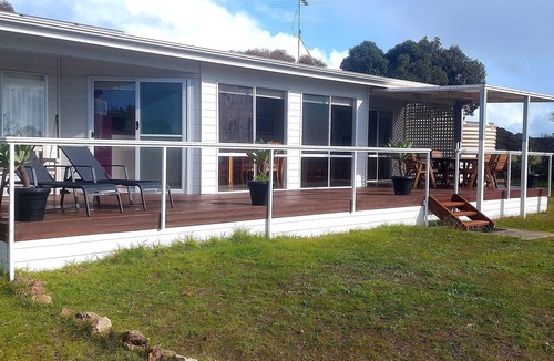 Nepean Bay House | Clearwater Haven — Secluded Beachside Escape with Luxury Linen
