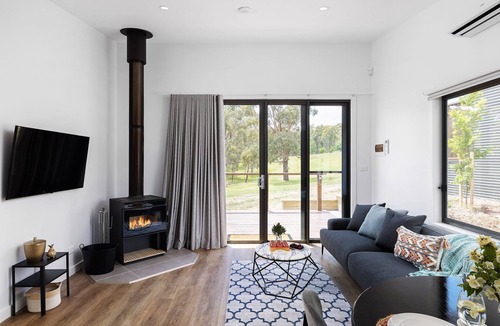 Eganstown House | Clematis Villa - Modern couples retreat with bath and views